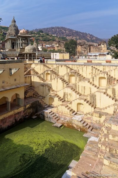Panna Meena ka Kund