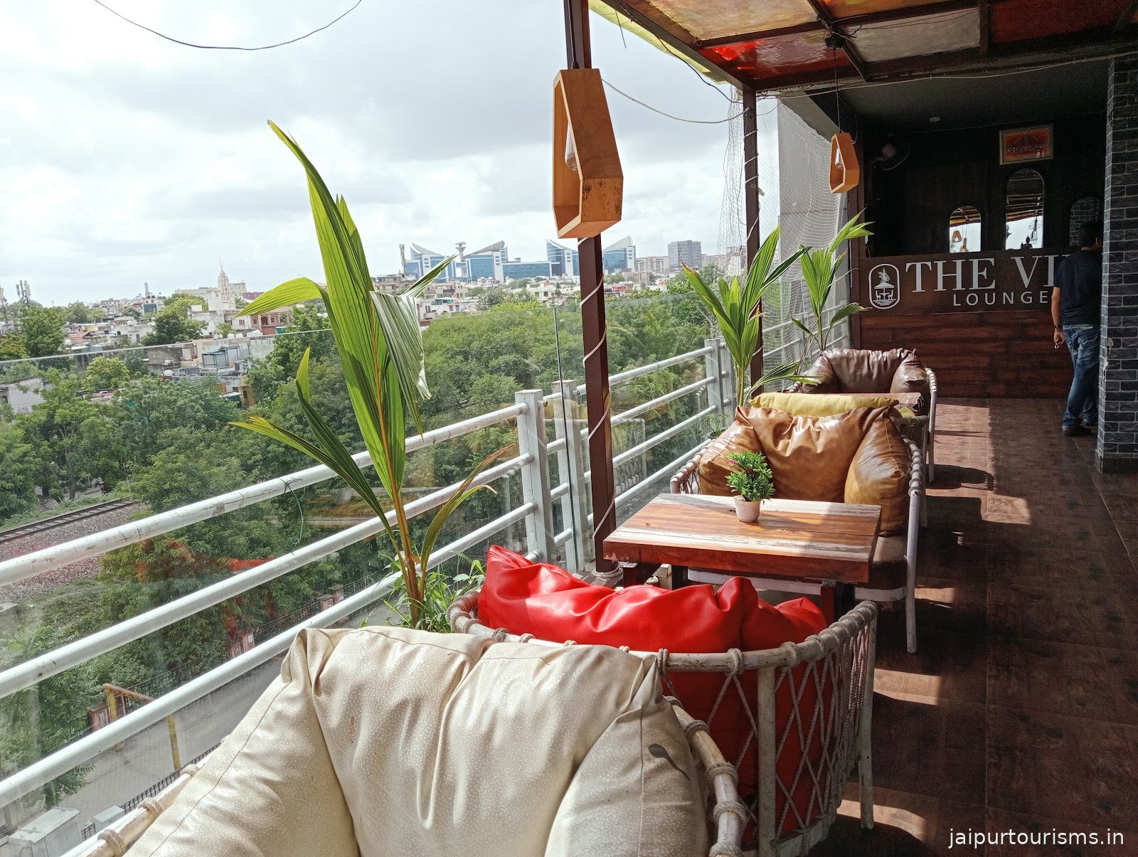 The Vibrant Lounge & Bistro