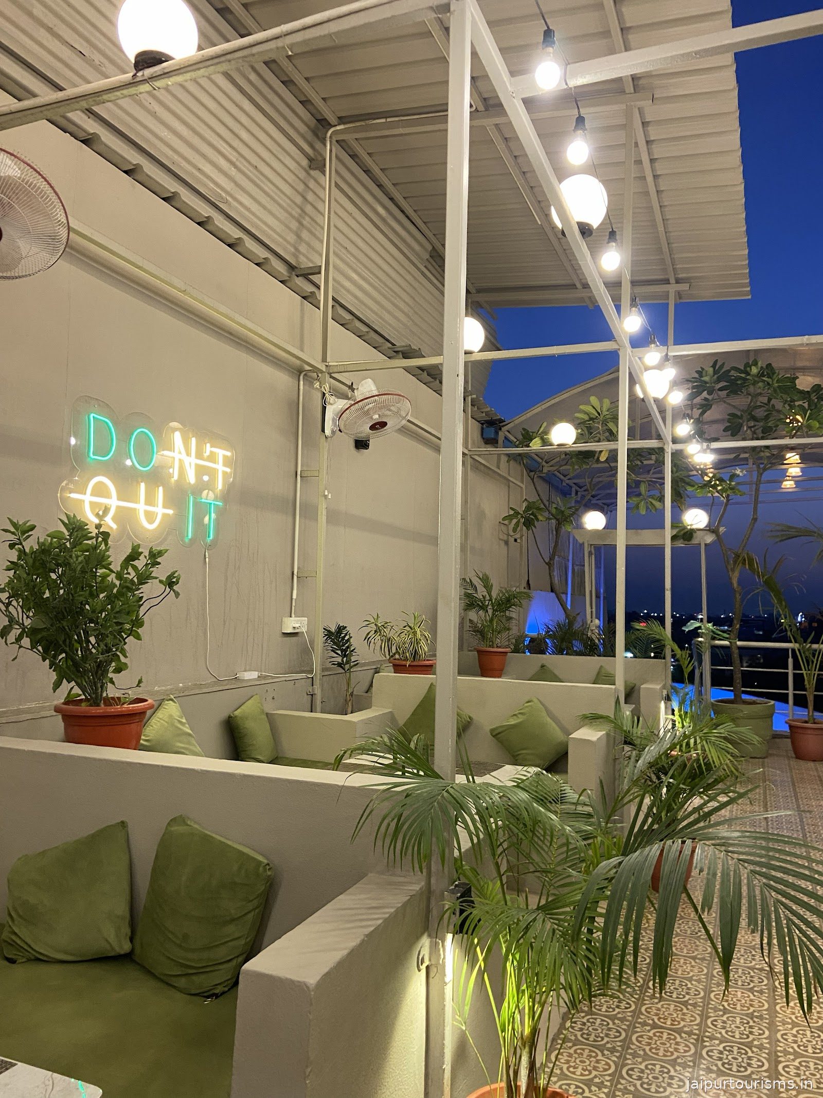 Chairish Cafe