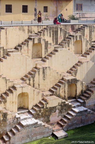 Panna Meena ka Kund