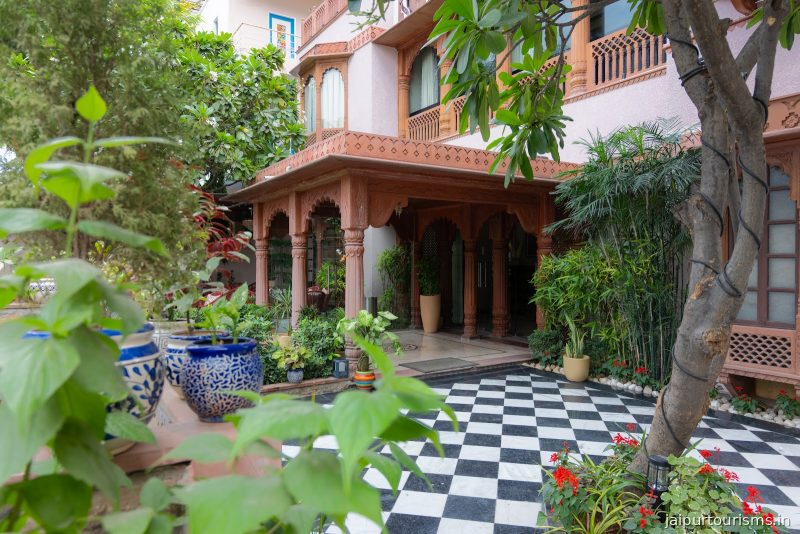 WelcomHeritage Traditional Haveli — Jaipur