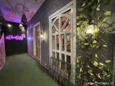 The Yellow House Robot Restaurant