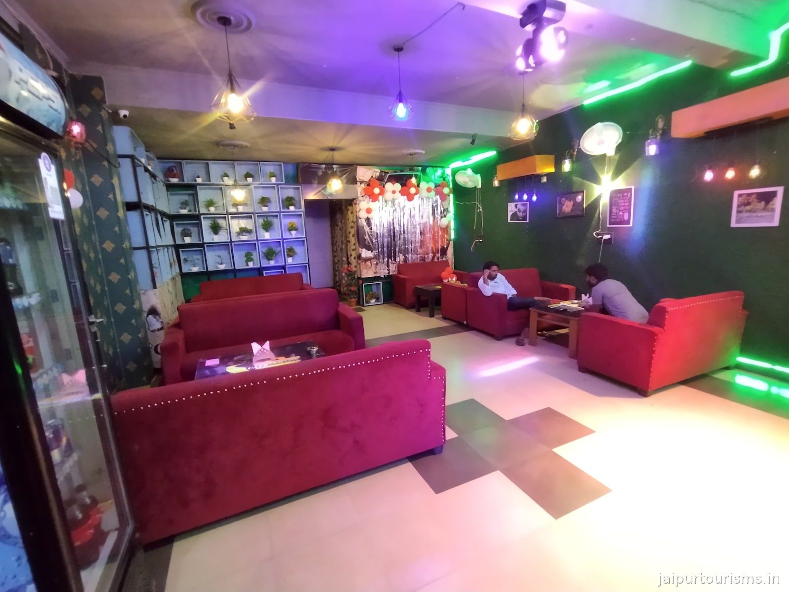 The Aana's Cafe