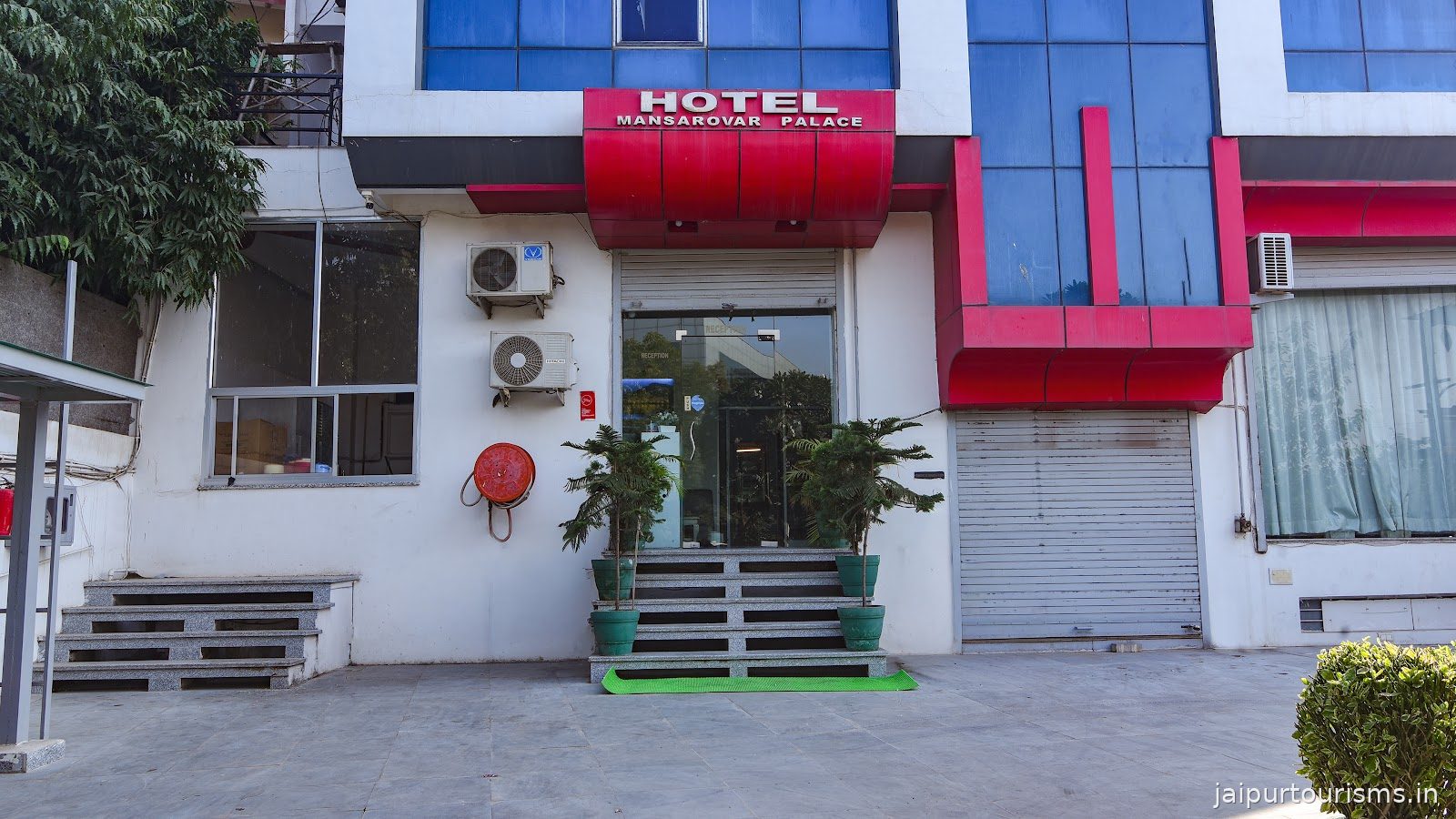Hotel Mansarovar Palace