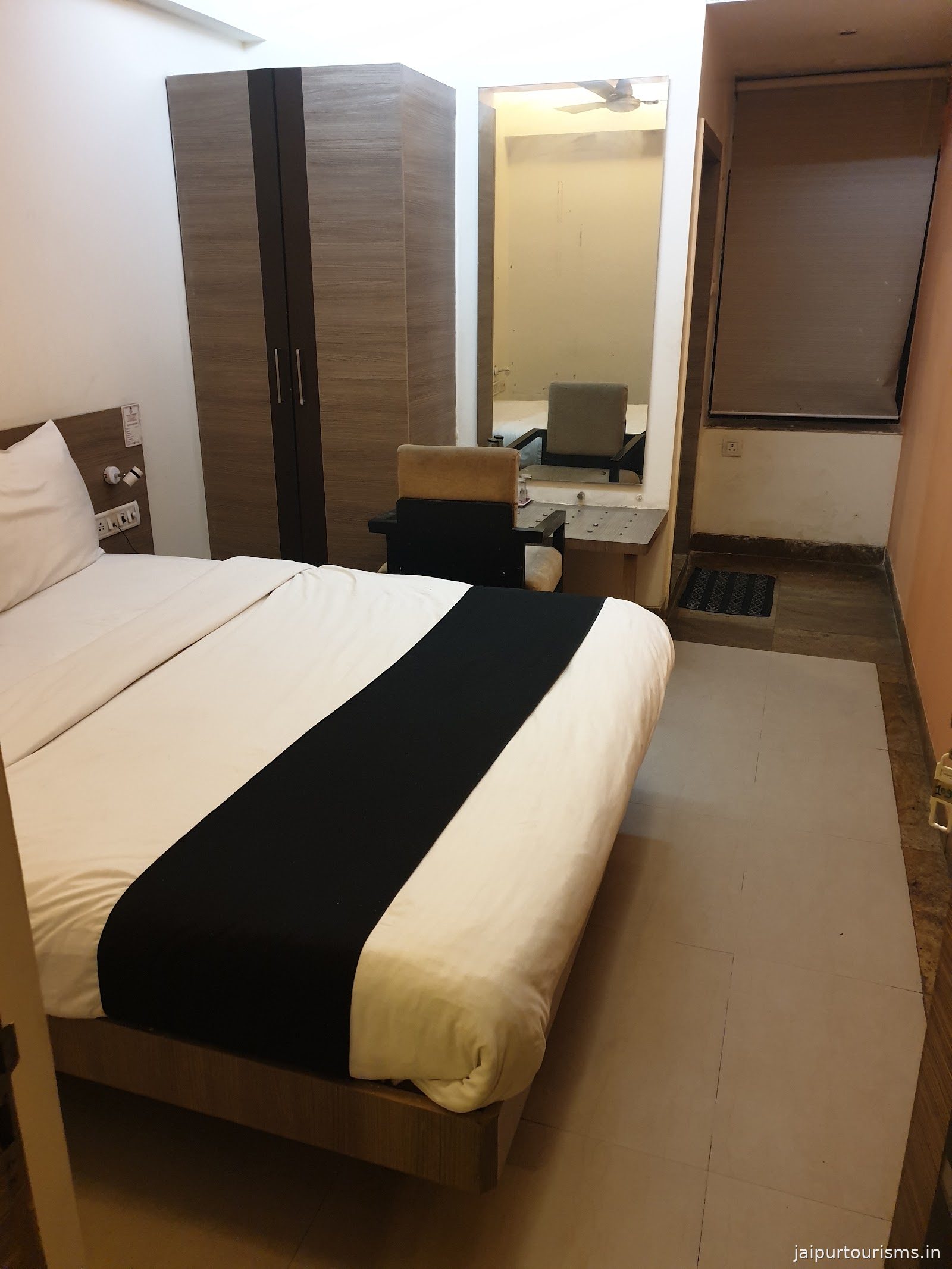 Hotel O Adarsh Nagar Raja Park