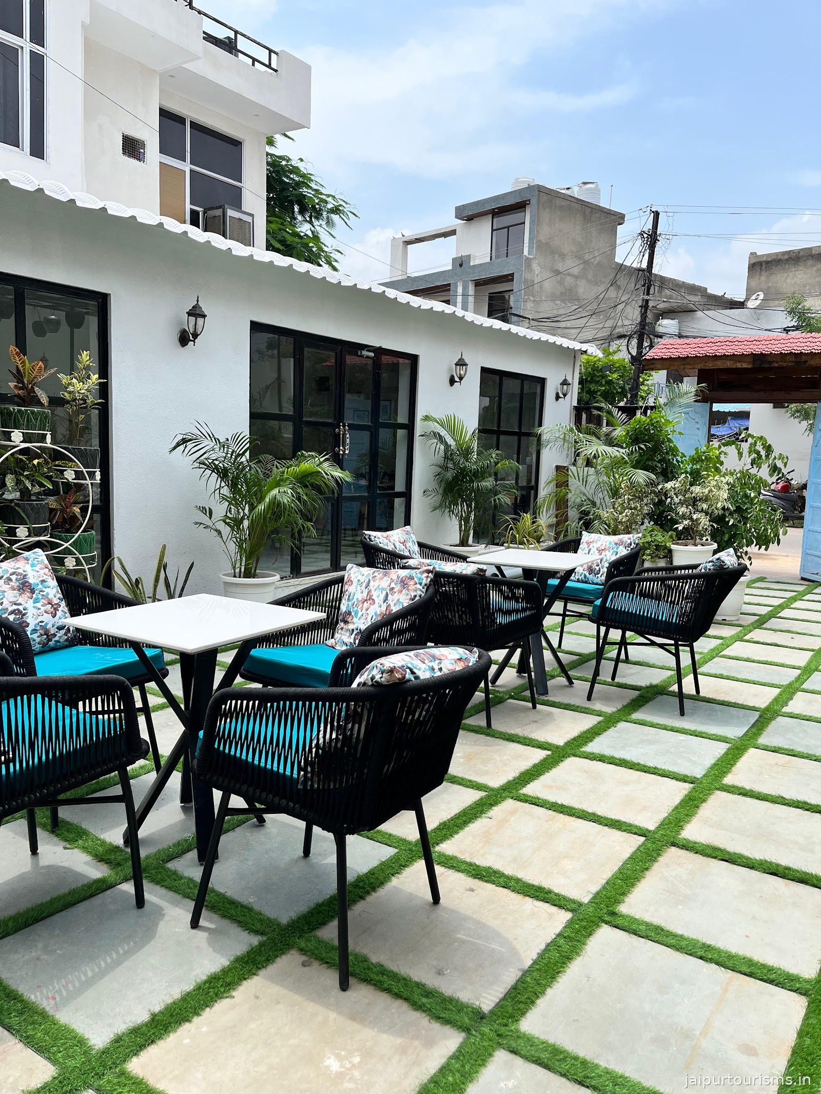 The Roots Cafe and Dine In