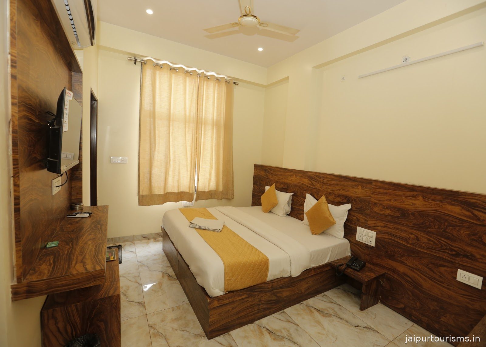 Hotel Raas Palace