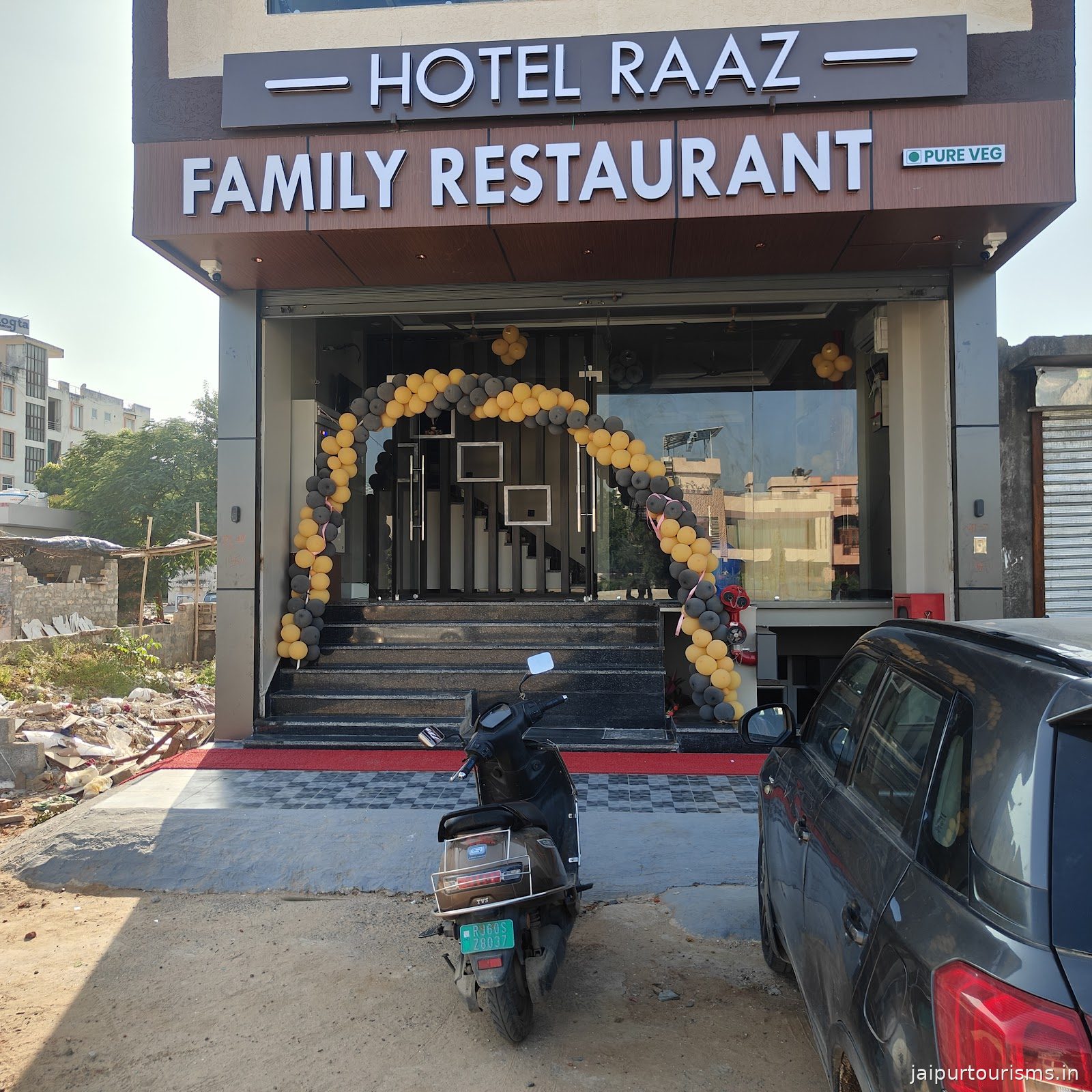 Hotel Raaz & Family Restaurant
