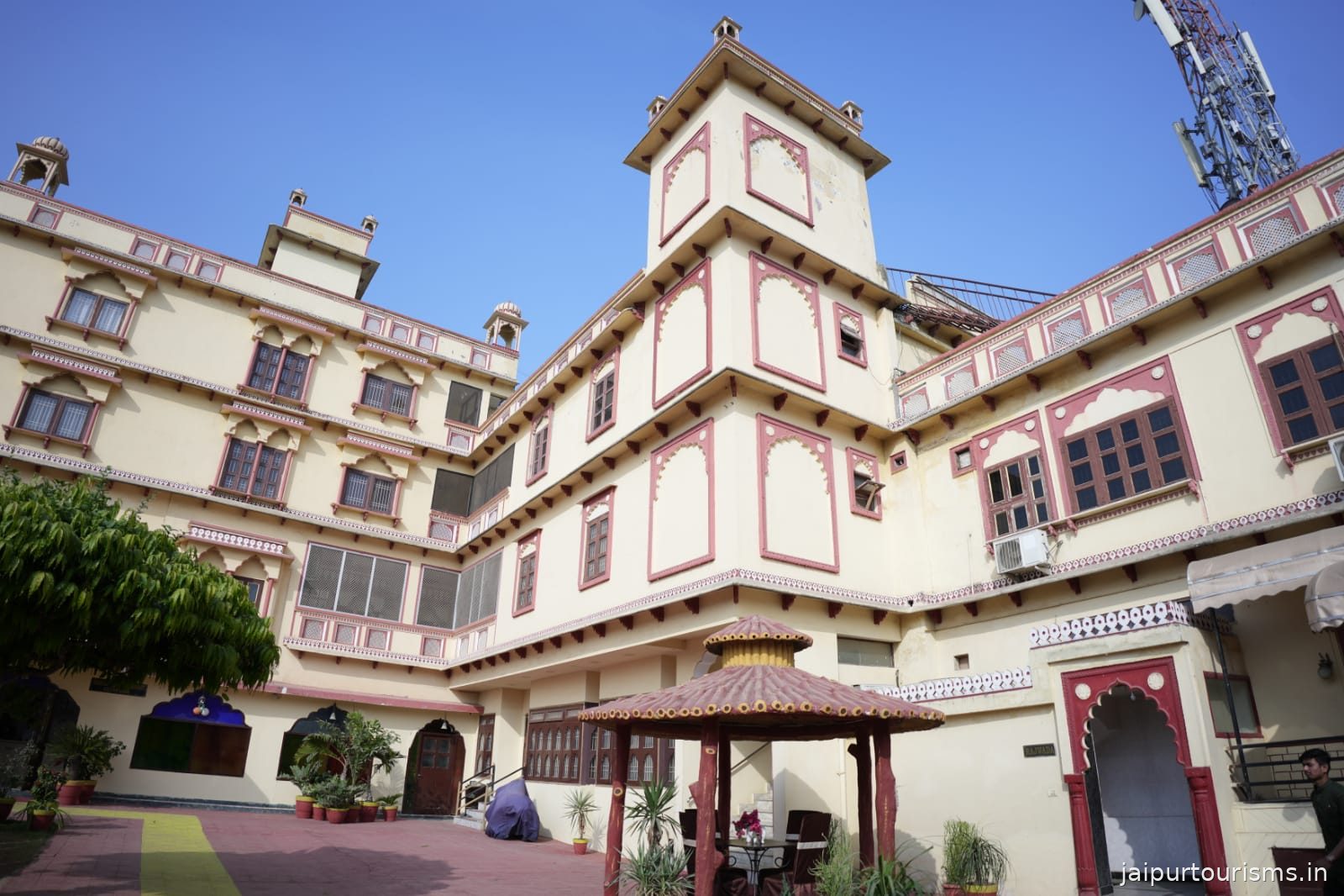 Mahal Rajwada Resort