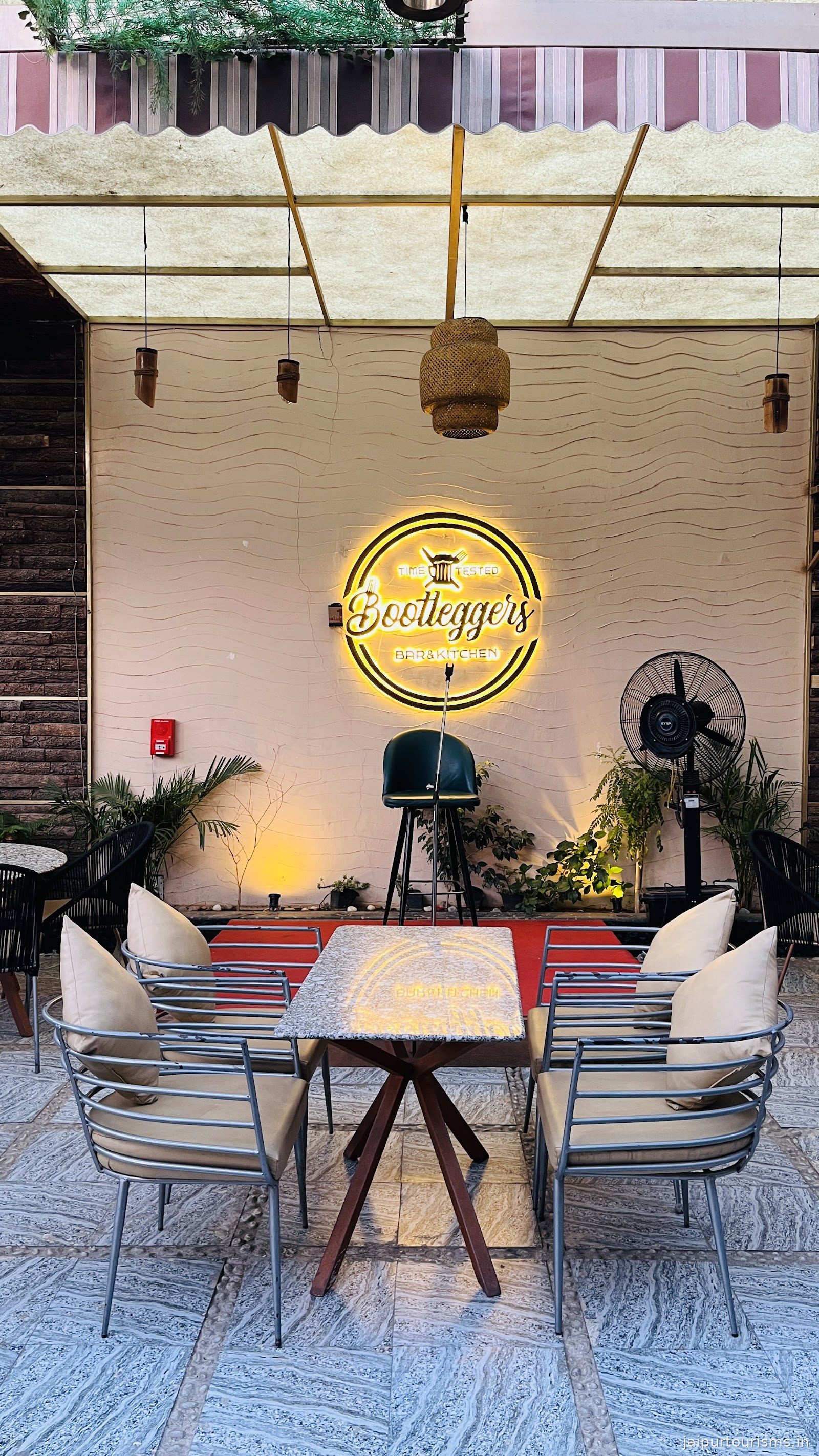 Bootleggers Lounge & Kitchen