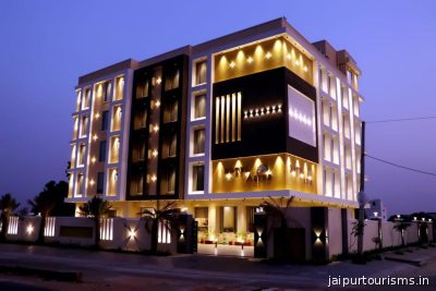 Hotel Aarna Premier