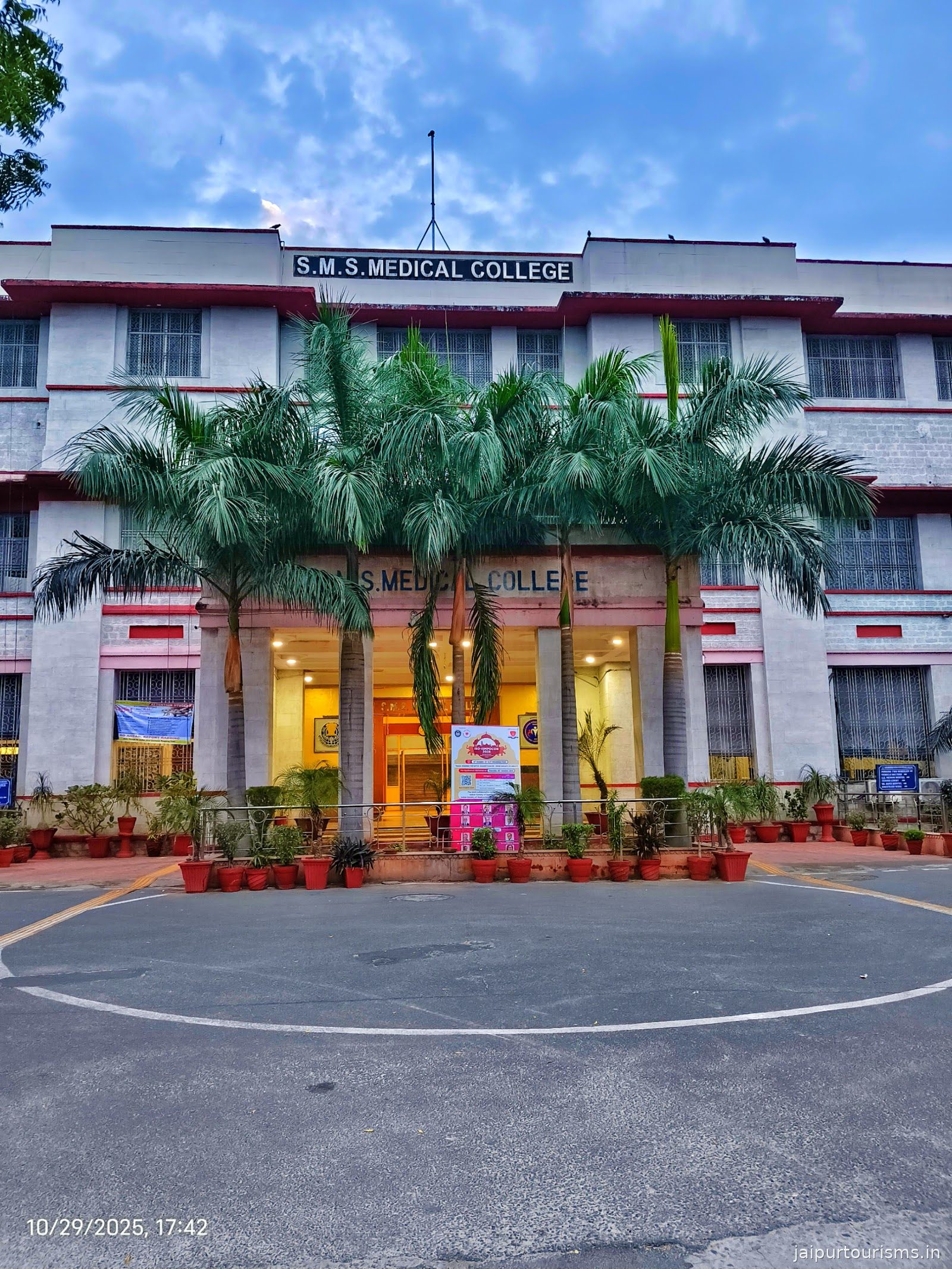 SMS Medical College & Hospital