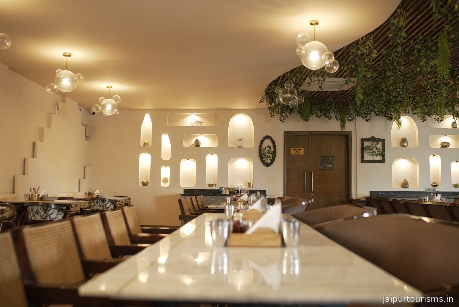 Le Farsan Restaurant - Multi Cuisine Restaurant & Banquet
