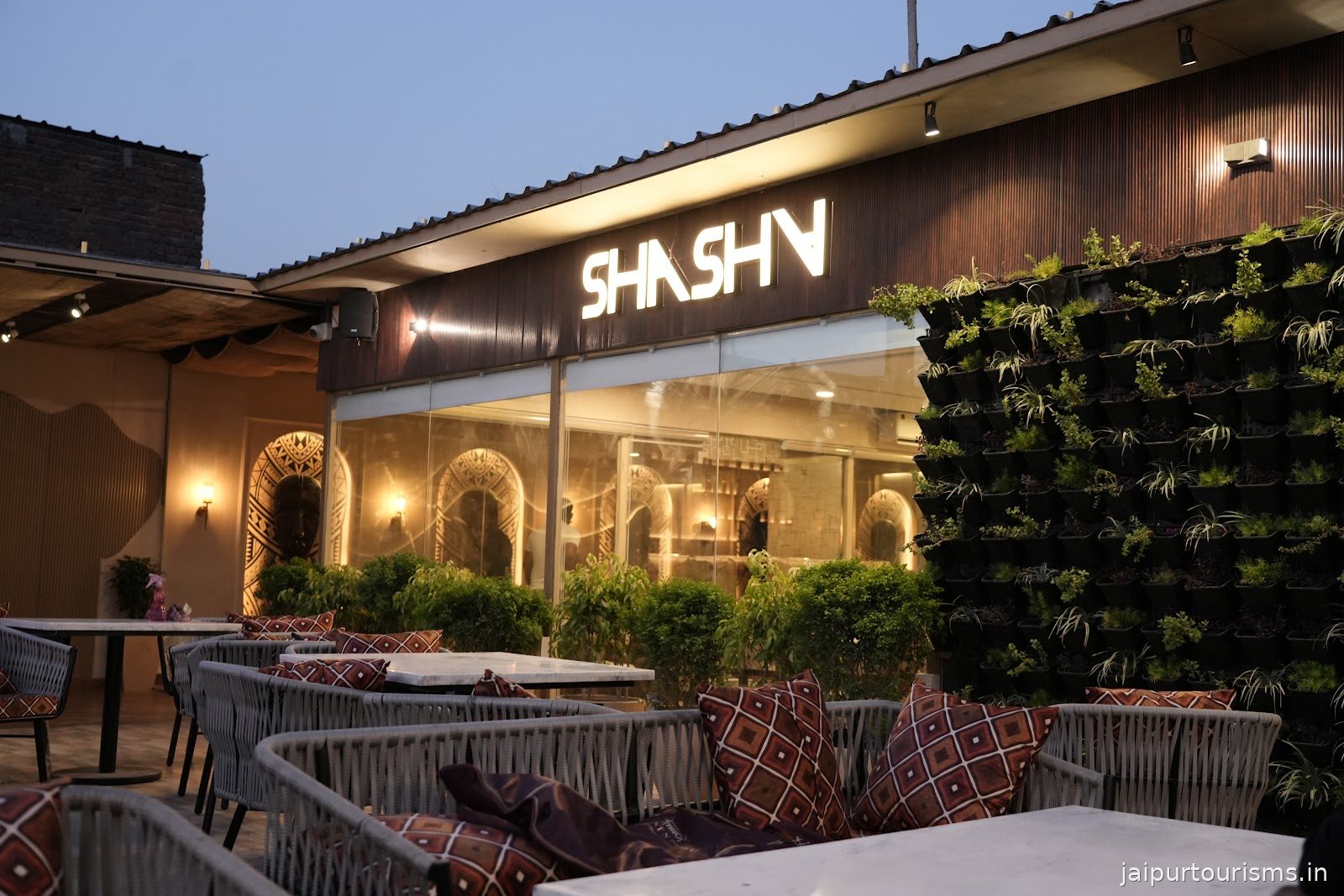Shasha cafe & Lounge