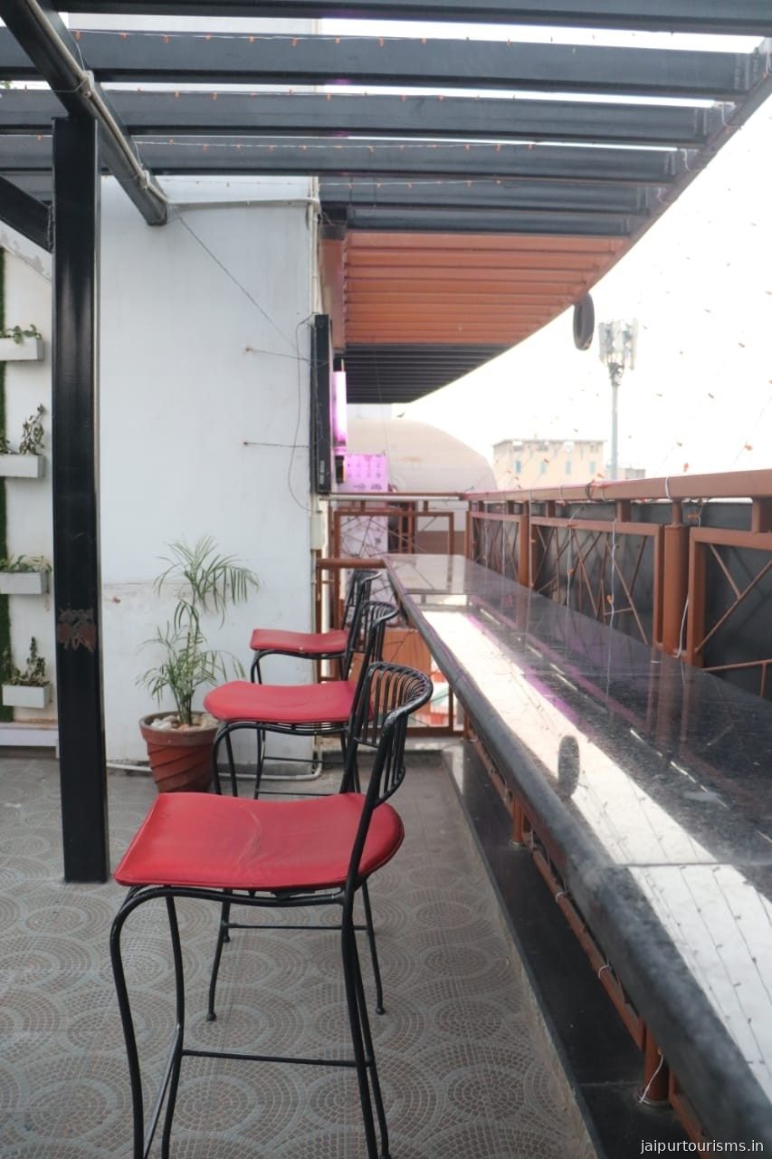 Downtown Cafe Lounge & Rooftop